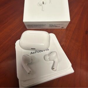 Apple AirPods 2nd gen with charging case